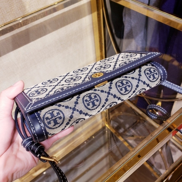 NEW!!!TORYBURCH T MONOGRAM JACQUARD WALLET CROSSBODY (NAVY) - Picture 4 of 8